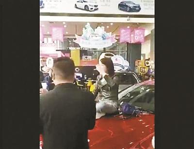 奔驰致歉“西安维权女车主”多部门已展开调查