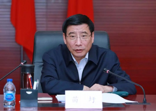 安全是第一要务新能源汽车产业还在“爬坡过坎”